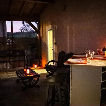 Terrasse Couverte Et Bbq - Petite Maison Cosy Magnet