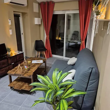 Terrasse Couverte Et Bbq - Petite Maison Cosy